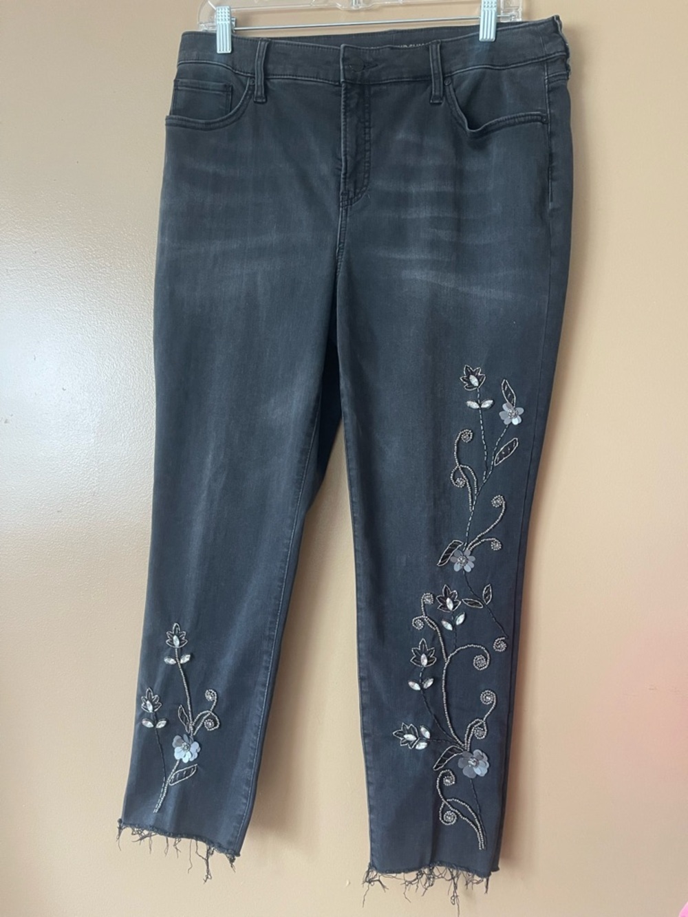 Chicos Black Embroidered Ankle Crop Jeans size 10